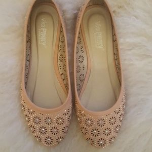 Peachy Eyelet Flower Flats